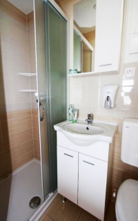 Almissa Mobilházak ***